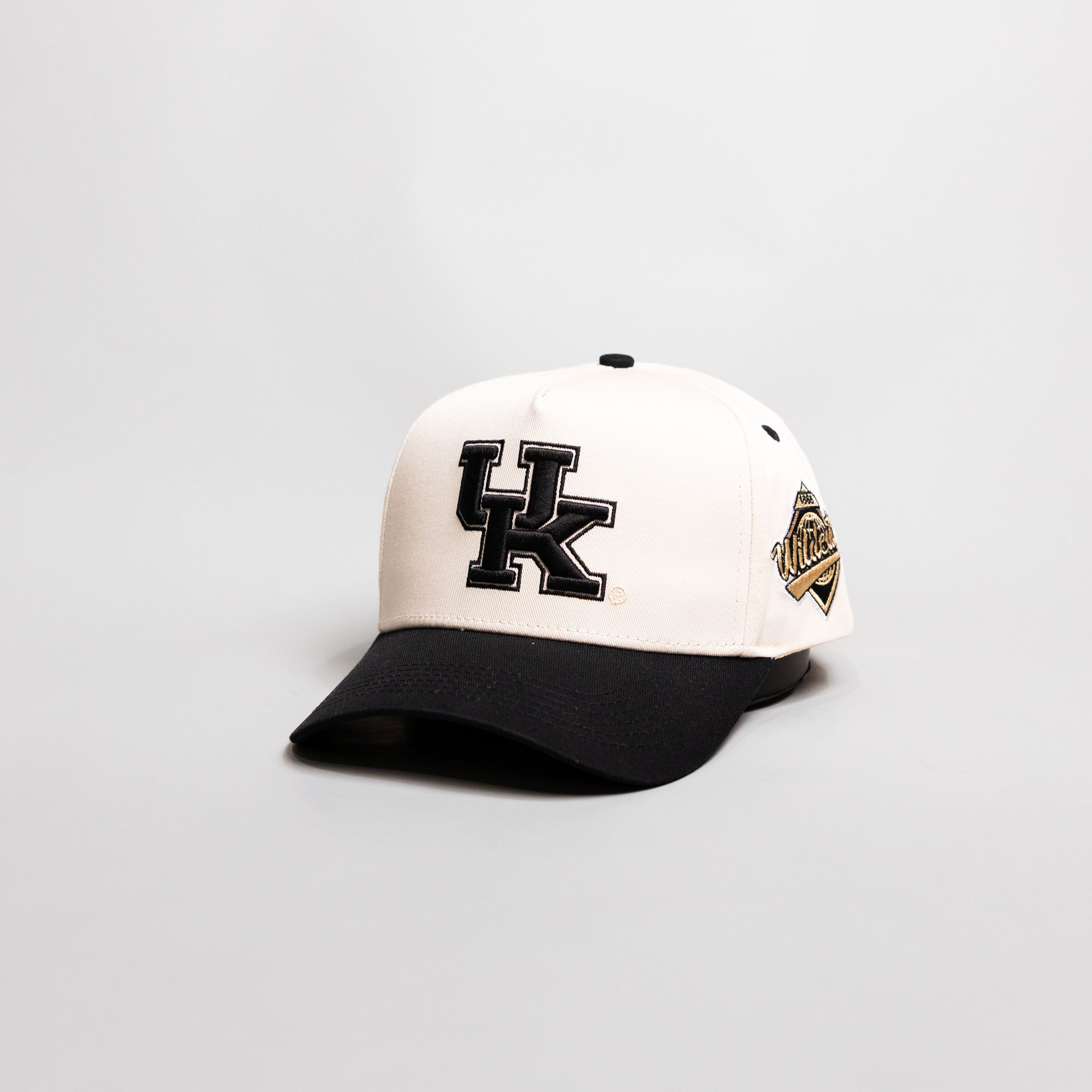 Kentucky Wildcats UK Hat Cream Black Brim Gold Wildcats Patch Snapback UK - Angled View