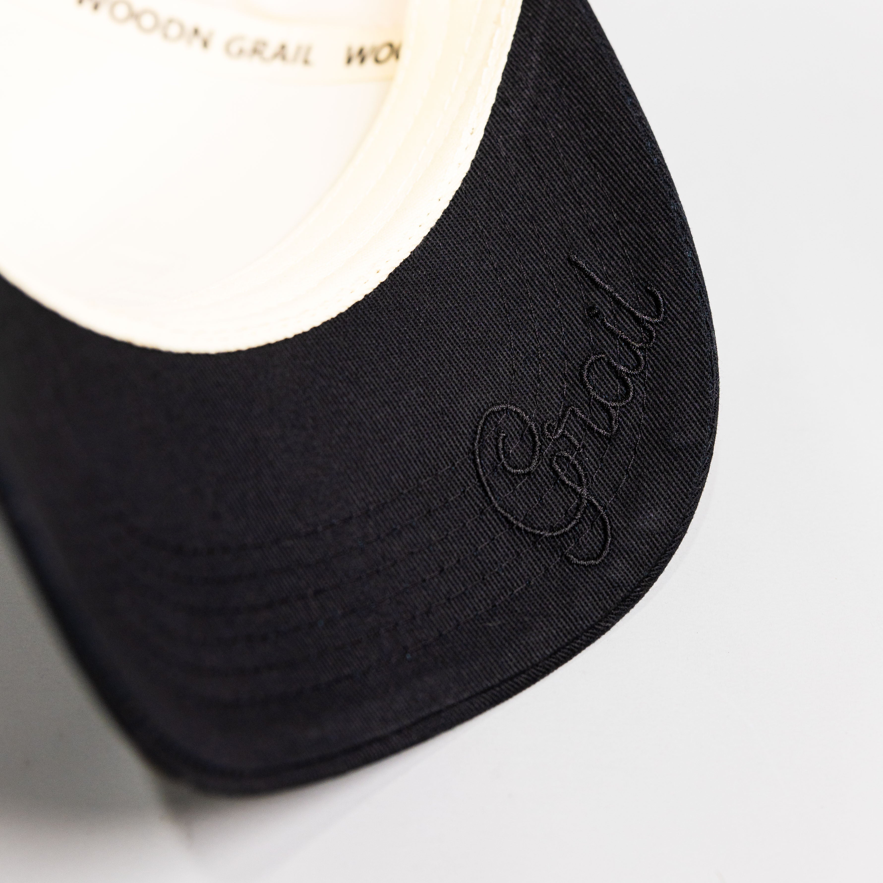 Kentucky Wildcats UK Hat Cream Black Brim Gold Wildcats Patch Snapback UK - Underbrim Detail
