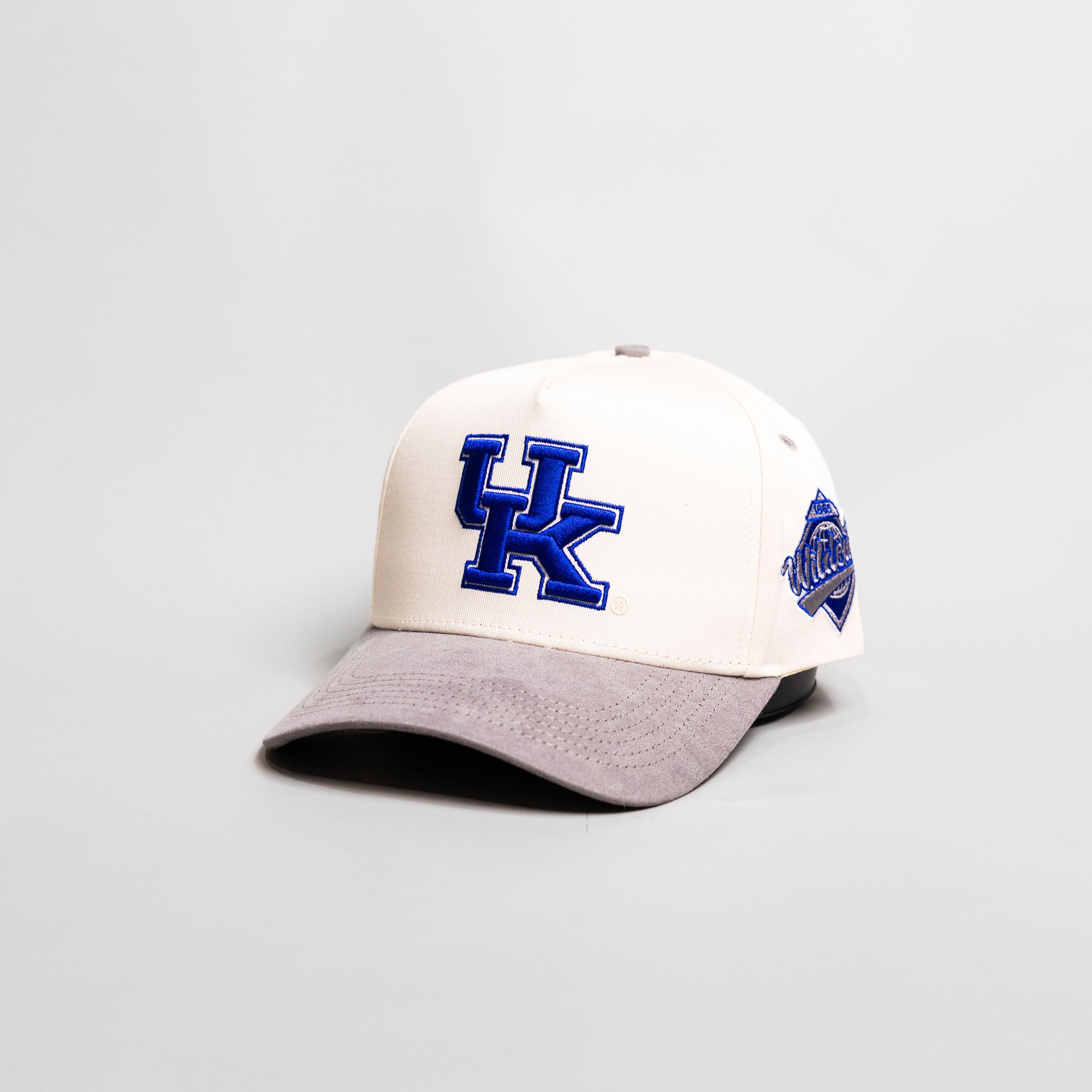 Kentucky Wildcats UK Hat Cream Grey Suede Brim Wildcats Patch Snapback UK - Angled View