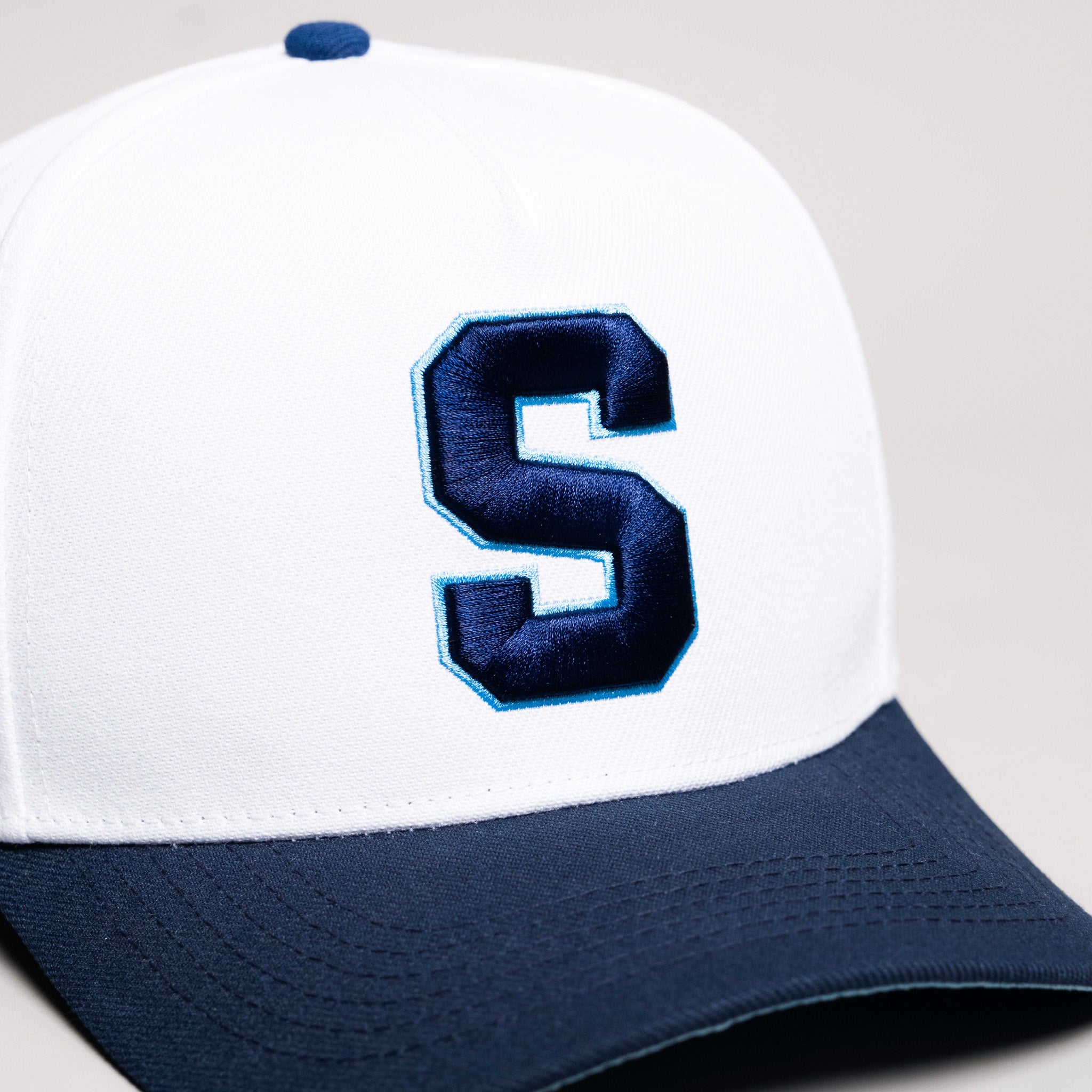 Samoa Hat White Navy Block S Snapback - Front Detail
