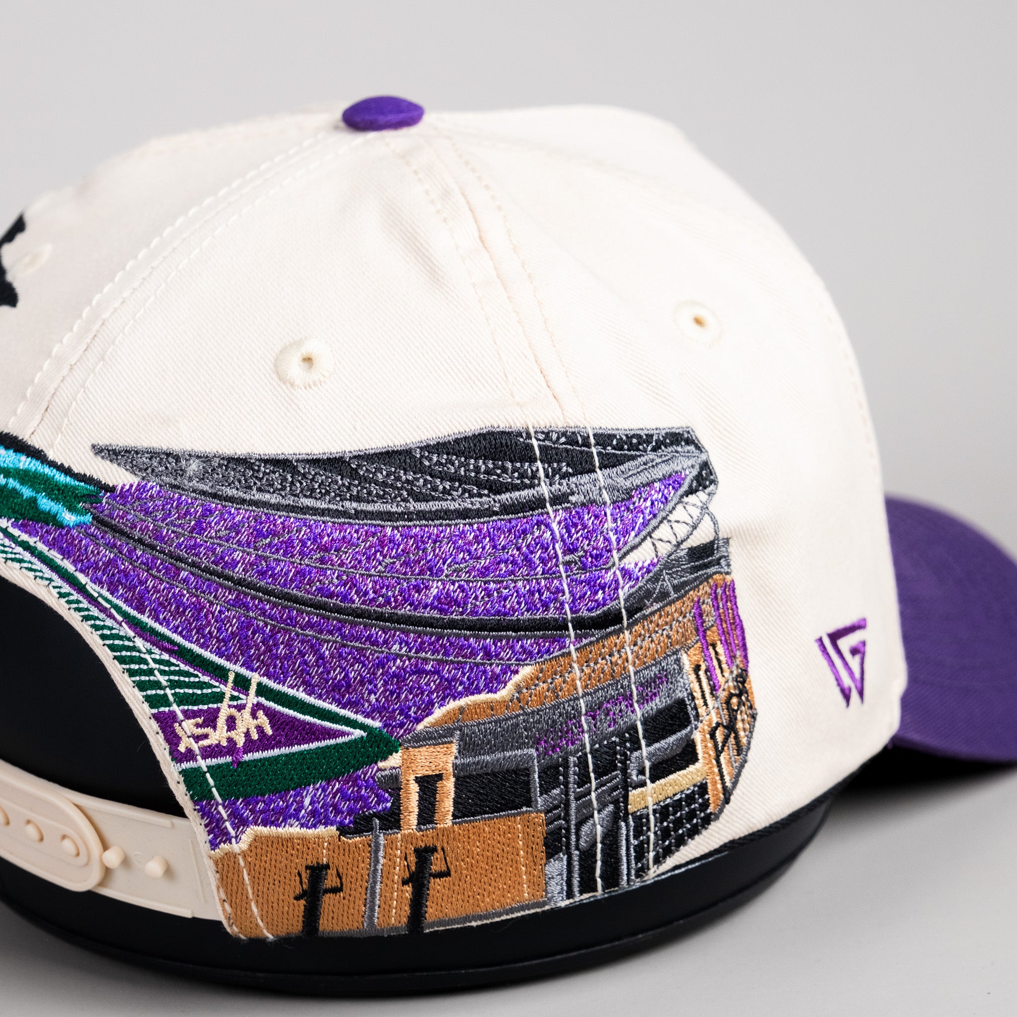 Washington Huskies Hat Cream & Purple Home Crowd Snapback - Stadium Detail